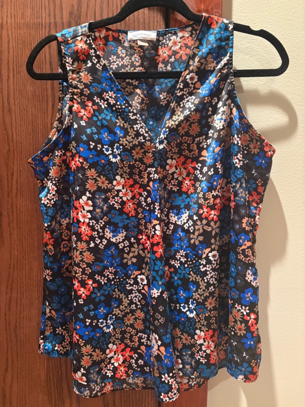 Calvin Klein Multicolor Floral V-Neck Sleeveless Blouse